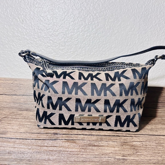 MK hand bag - Picture 1 of 2